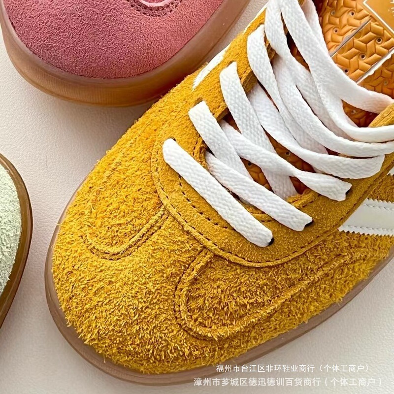 Wholesale Gazelle Training Shoes from Putian, Original Adidas Training Shoes for Men and Women, Retro Samba Versatile Low-Top Sneakers