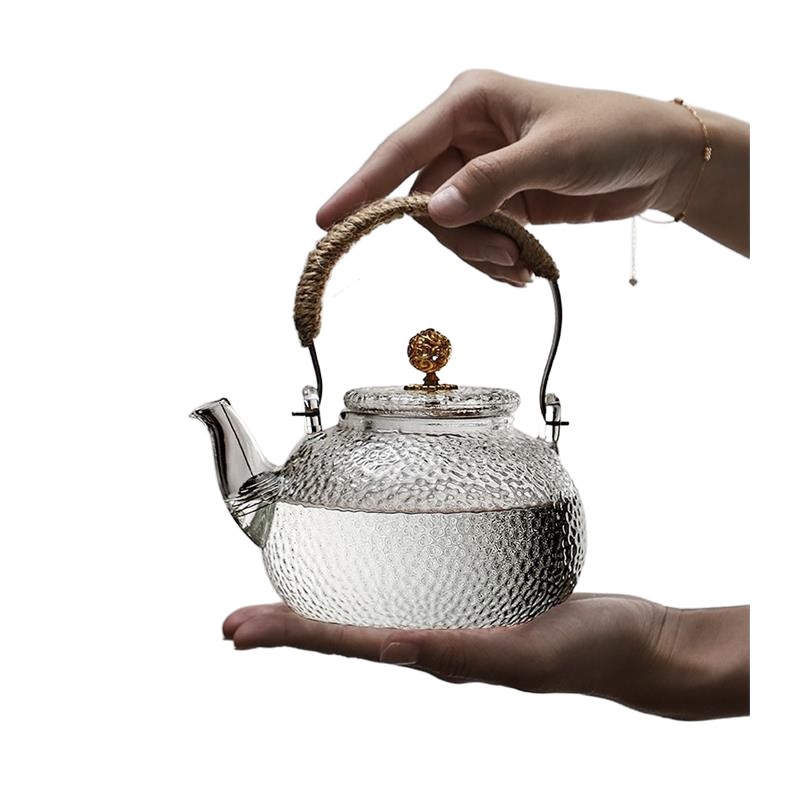 Venta directa de fábrica Tetera de vidrio con alto contenido de borosilicato Tetera de espuma con patrón de martillo de viga de elevación de metal Tetera de vidrio de alta calidad para el hogar