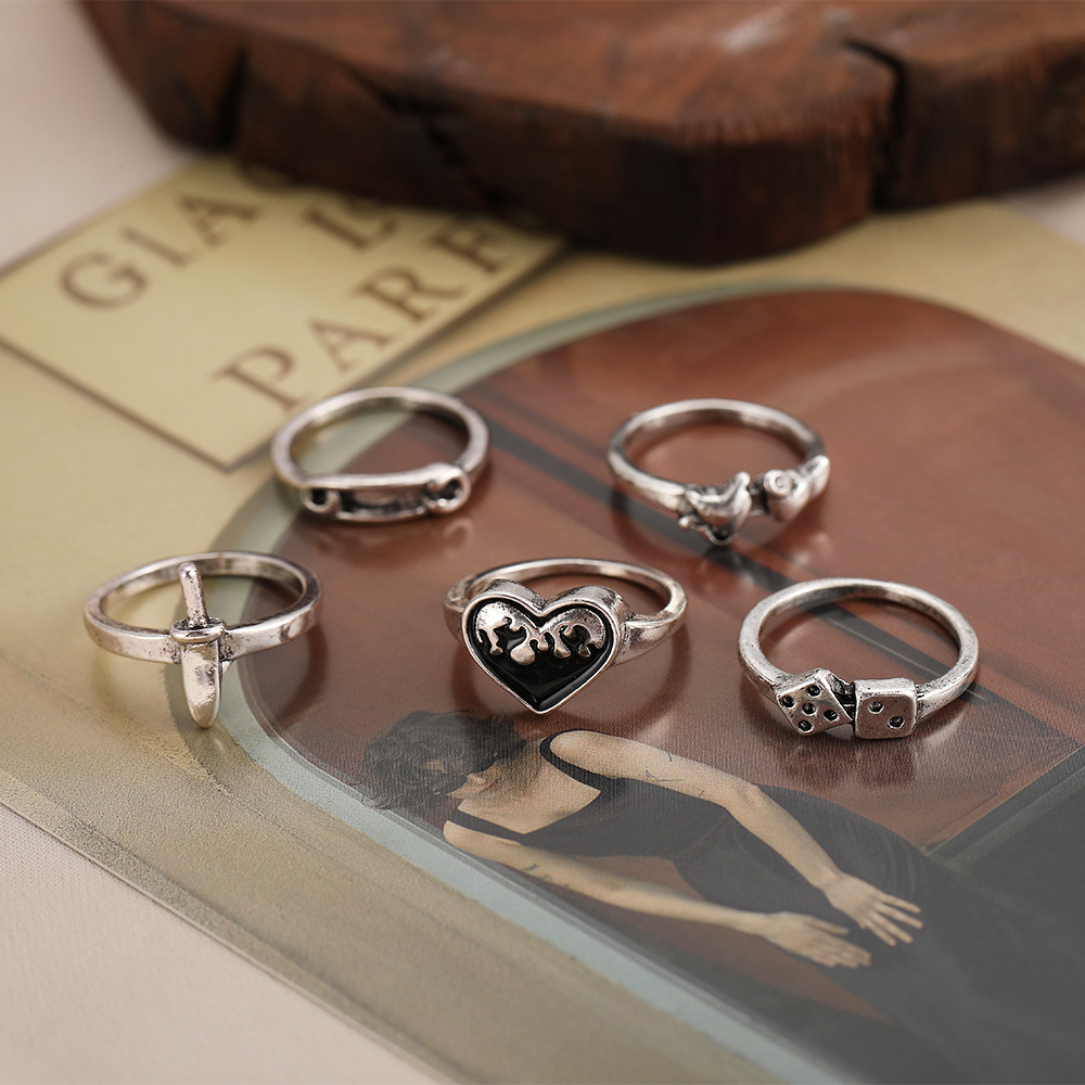 2021 New Creative Simple Retro Jewelry Heart Paper Clip Love Sword Ring 5-piece Set display picture 4