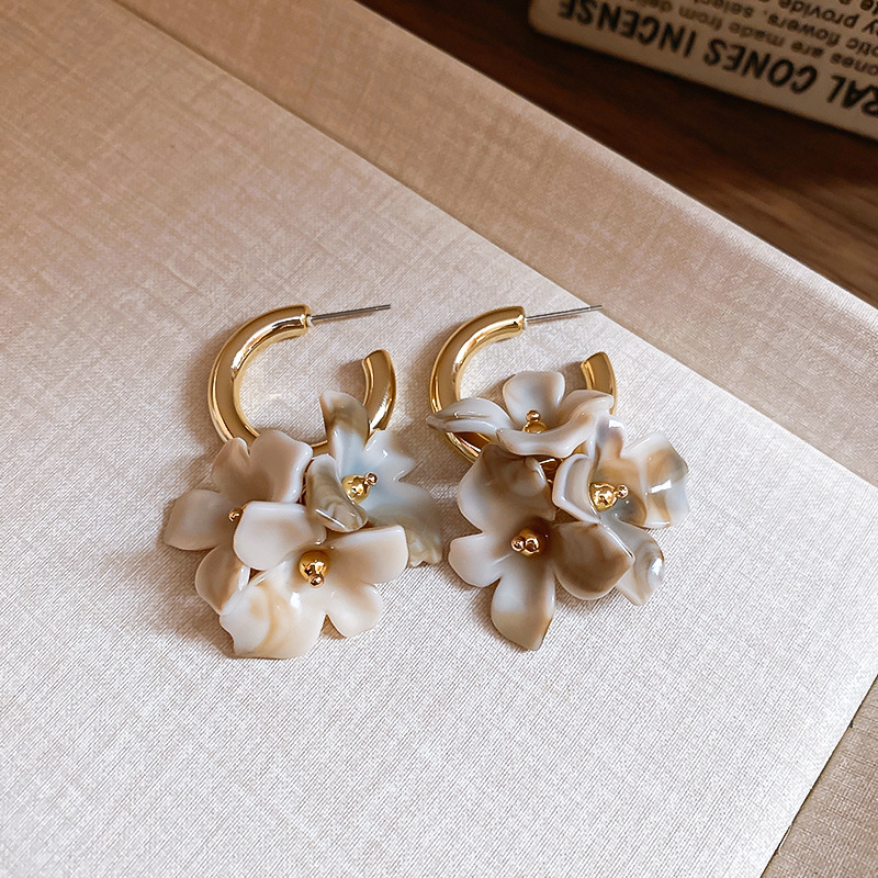 Pendientes de flor Maillard con aguja de plata Pendientes retro de nicho Pendientes de temperamento de moda Lujo ligero Sentido de alta gama Otoño e invierno al por mayor