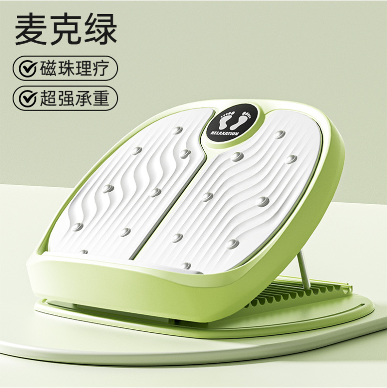 筋力ボードの斜めのペダルは立っています。フィットネスは足の補助器材を押します。|undefined