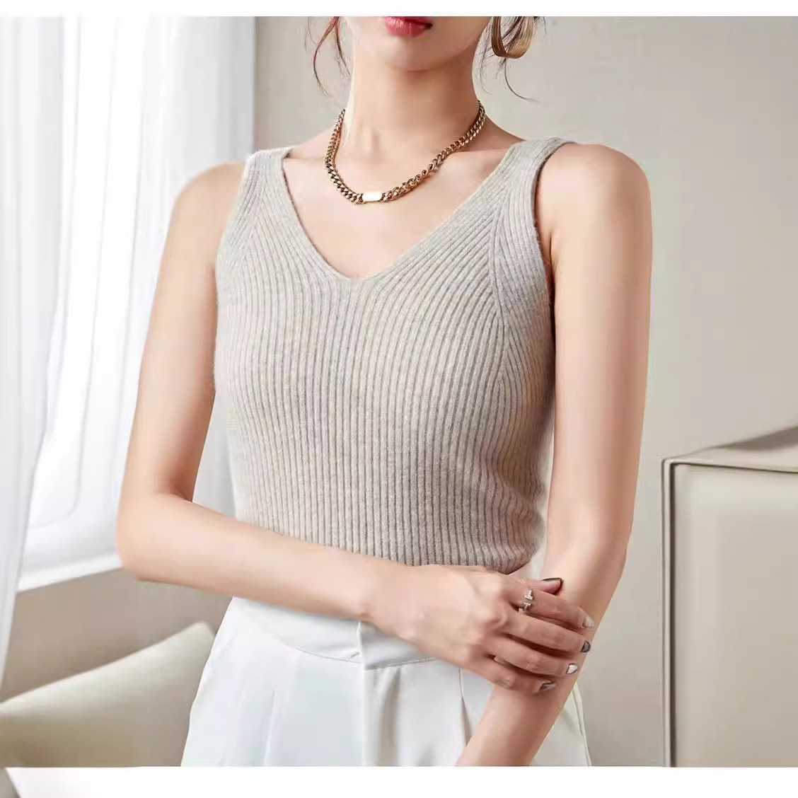 Elegant woolen T-shirt