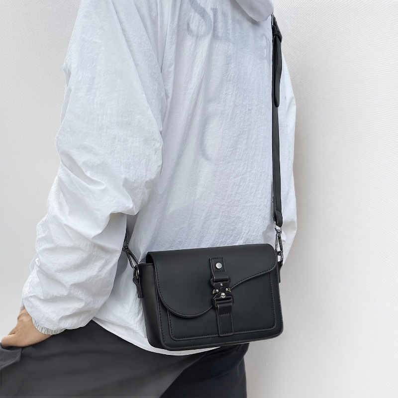 2025 New Cross-Border PU Leather Small Crossbody Japanese And Korean Style, Simple Solid Color, Unisex Shoulder Bag_voghion.com