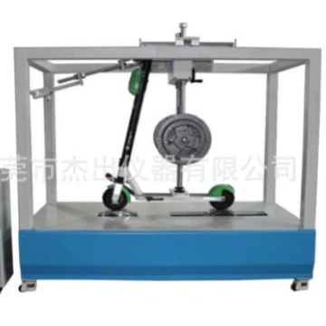 Электрический скутер тянет горизонтальную трубу