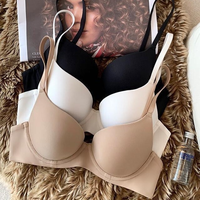 One-Piece Seamless Glossy Lingerie for Women with Large Busts, Minimizing Effect, Gathering and Lifting, Lightweight, Breathable, Soft Underwire Bra, Direct Sales from the Manufacturer