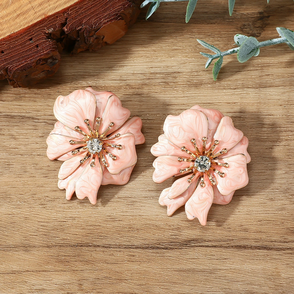 Серьги в стиле рокко? Wait careful: The input: "Retro earrings, french style, flowered, light luxury style, high-quality style". Translate preserving meaning: