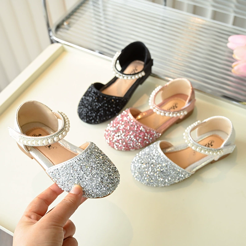 Детские сандалии Баотоу 2025 весна новый стиль девушки корейская версия кроссовки принцессы маленькая девочка модная хрустальная обувь