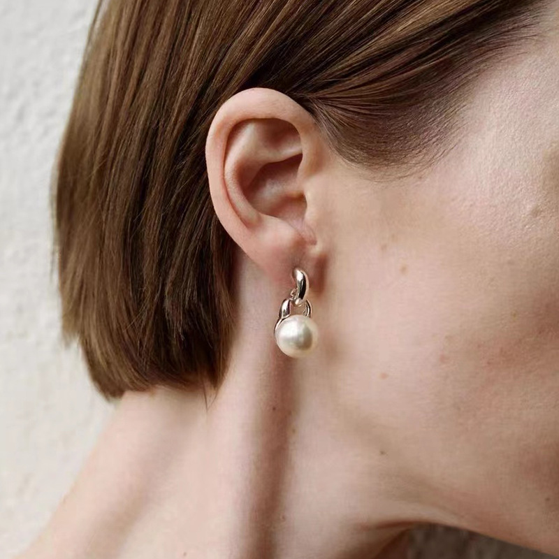 16g Weight 925 Sterling Silver Ear Needle Material Pearl Inlay Material Ear Cuffs, Ear Studs Classification 1 Pair Quantity Banquet, Daily, Date Occasion Copper Material Geometric Pattern All Seasons Season Women's Gender Plating, Inlay Design Elegant Style 1 Pair Elegant Geometric Plating Inlay Copper Pearl Ear Cuffs Ear Studs 1