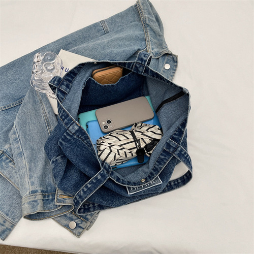 水洗牛仔布单肩包包女字母大容量通勤手提女包休闲学生上课书包