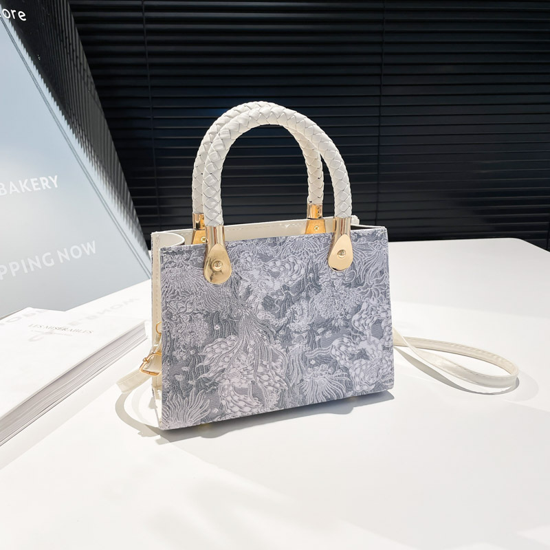 2025 New Embroidered Printed National Style Cross-Niche Light Luxury Texture Western Style Single Shoulder Cross-Body Quality Women's Bag Handbag