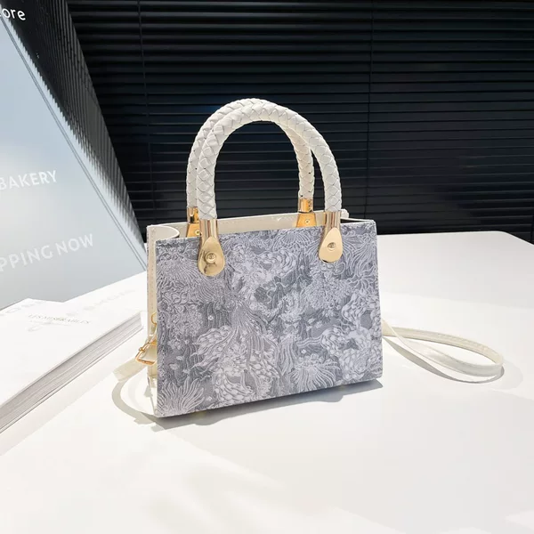 2025 New Embroidered Printed National Style Cross-Niche Light Luxury Texture Western Style Single Shoulder Cross-Body Quality Women's Bag Handbag