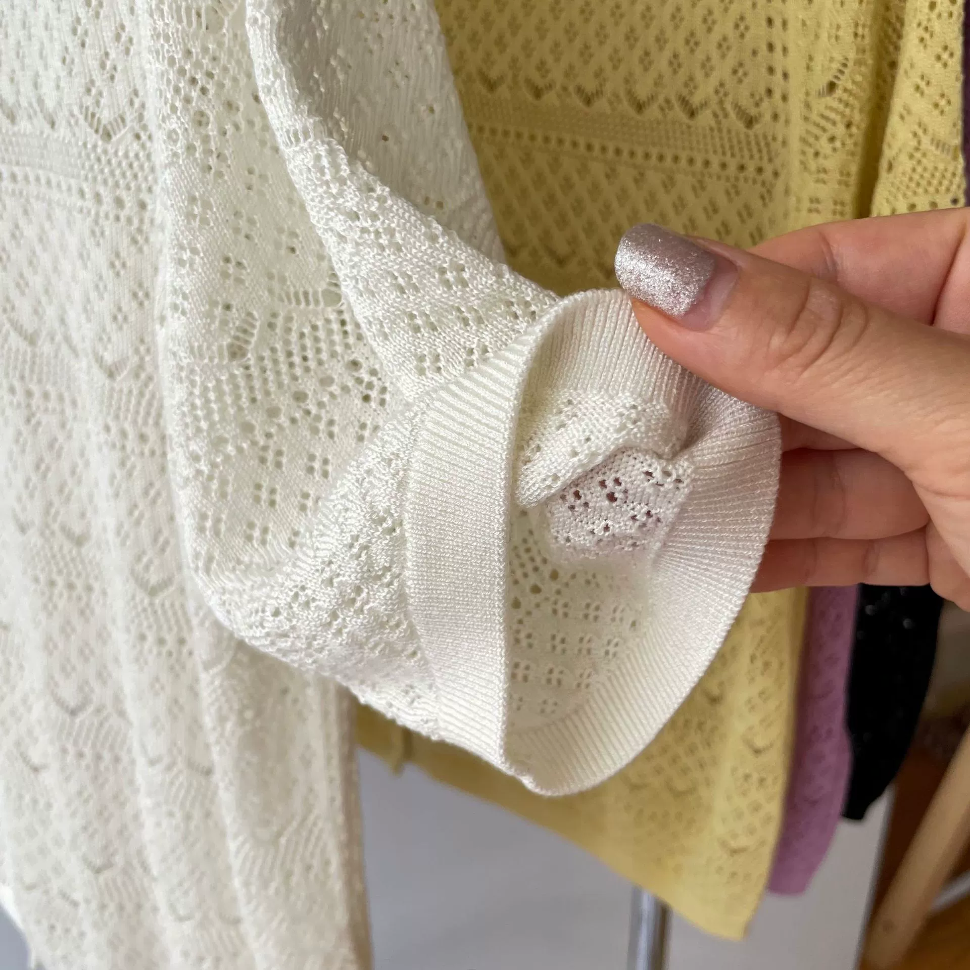 Силковый(?) comfortable knitted sweater with a round collar, with short sleeve