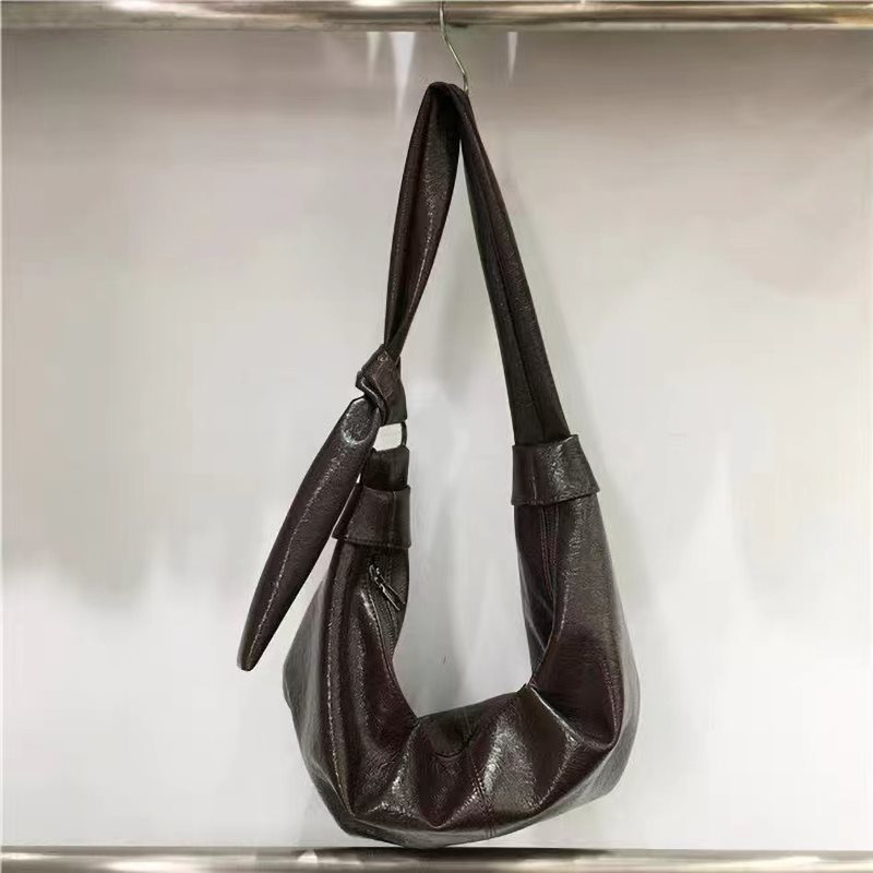 Quality brand capacious retro one-shoulder bag for leisure