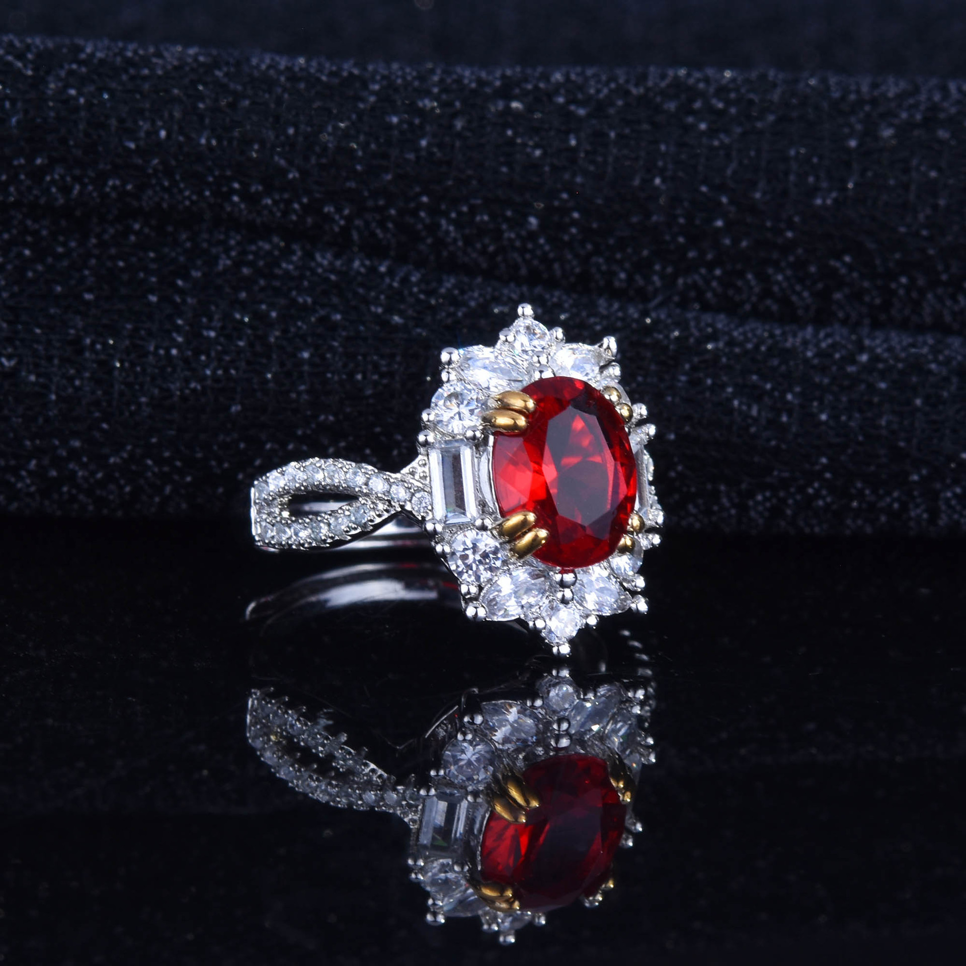 Modischer Künstlicher Rubin Ring Mit Exquisitem Einfachen Offenen Farbigen Schatz Frauen-kupfer Ring Eingelegt display picture 2