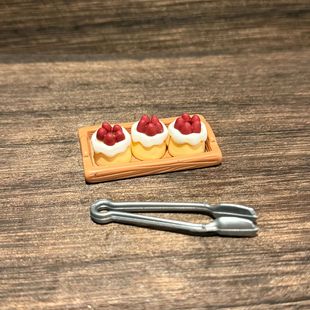 Miniature Dollhouse Mini Resin Food Toy Strawberry Cake Tray Bread Clip Play House Toy Ornaments