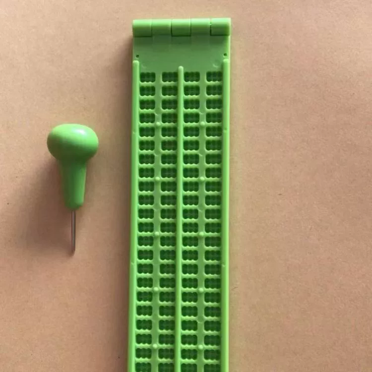 4 линии 28 квадратных Брайля письменная доска пластиковая доска Брайля слепая точка слово Обучение канцелярские товары слепые школьные принадлежности