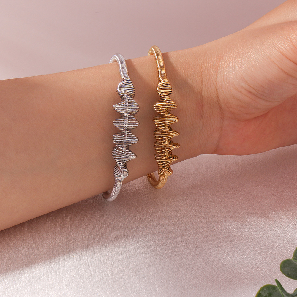 Pulsera en espiral abierta de bobinado de línea de acero inoxidable estilo europeo y americano INS diseño de nicho pulsera de moda simple al por mayor