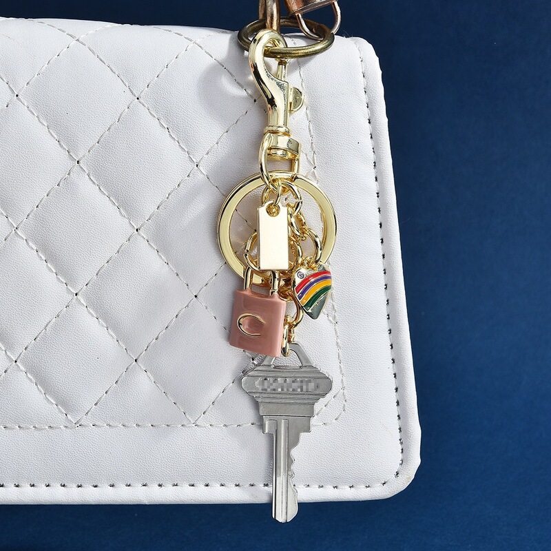 New European and American cross-border colorful lock-shaped keychains, featuring a sweet and cool style, are trendy and fashionable accessories that can be purchased in bulk New European and American cross-border colorful lock-shaped keychains, featuring a sweet and cool style, are trendy and fashionable accessories that can be purchased in bulk