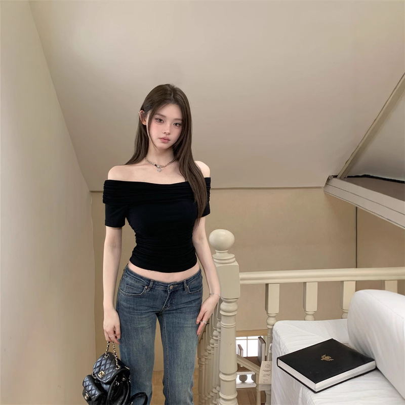 Women's off-shoulder short-sleeved T-shirt for summer 2025 sexy hot girls chic close-fitting waist short elegant versatile top