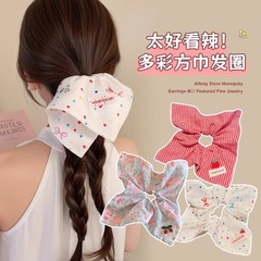 さくらんぼの四角いタオル式の髪輪の女性の高級感の花のひものピンクの大腸の髪のひもの低い馬尾は頭の皮の筋の頭を刺して飾ります。
