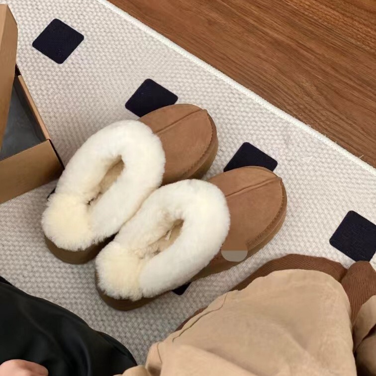 Henan Women's Thick-Soled Furry Slippers for Outdoor Wear, Leather and Fur Integrated Closed-Toe Warm Snow Boots, Winter Model from Sangpo