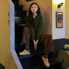 绿色毛衣开衫女2025新款早秋穿搭韩系氛围感独特别致上衣