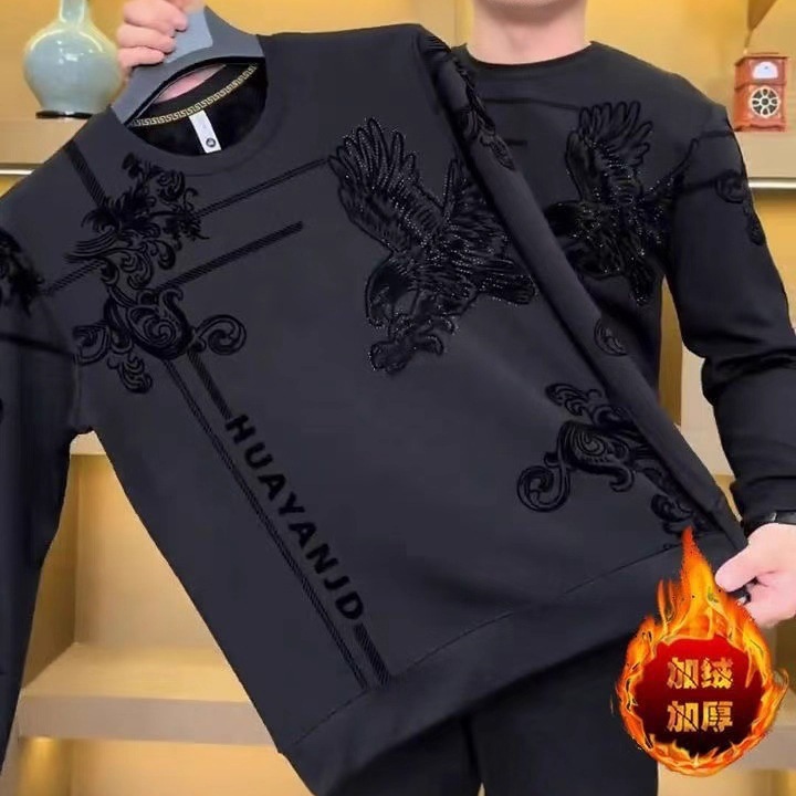 Transfronterizos otoño y invierno nuevos camisetas de manga larga de terciopelo para hombres jóvenes de media edad de cuello redondo moda cálida y gruesa camiseta