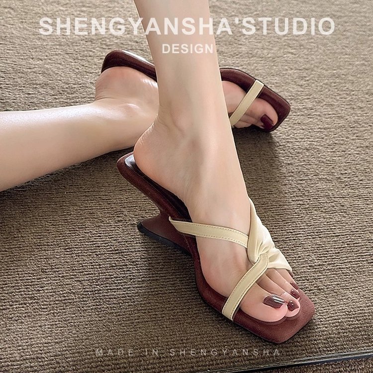 Sandalias de mujer de verano, zapatillas de mujer con cabeza cuadrada, correa cruzada, talón abierto, temperamento francés, nuevos zapatos de mujer