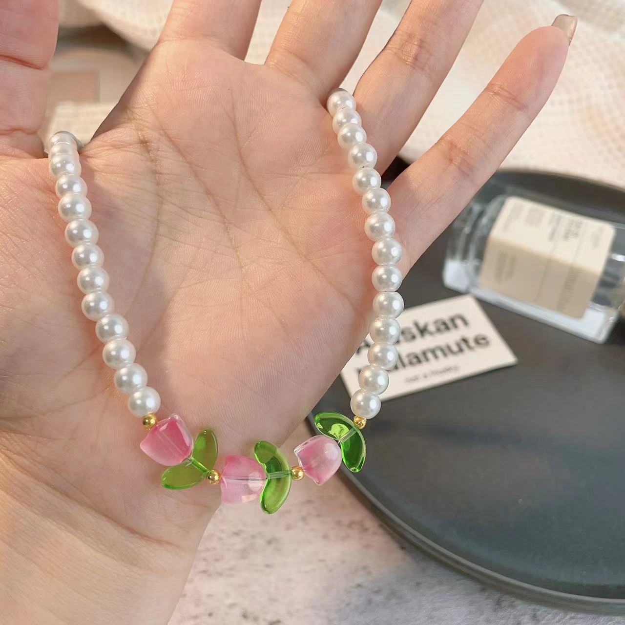 Collana con perle e tulipano chic per donna stile francese_voghion.com