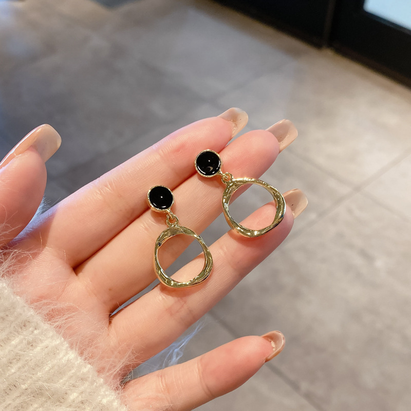 Pendientes de perlas, pendientes de estilo caliente, lujo ligero, pendientes simples de celebridades de Internet, accesorios de Yiwu, venta al por mayor