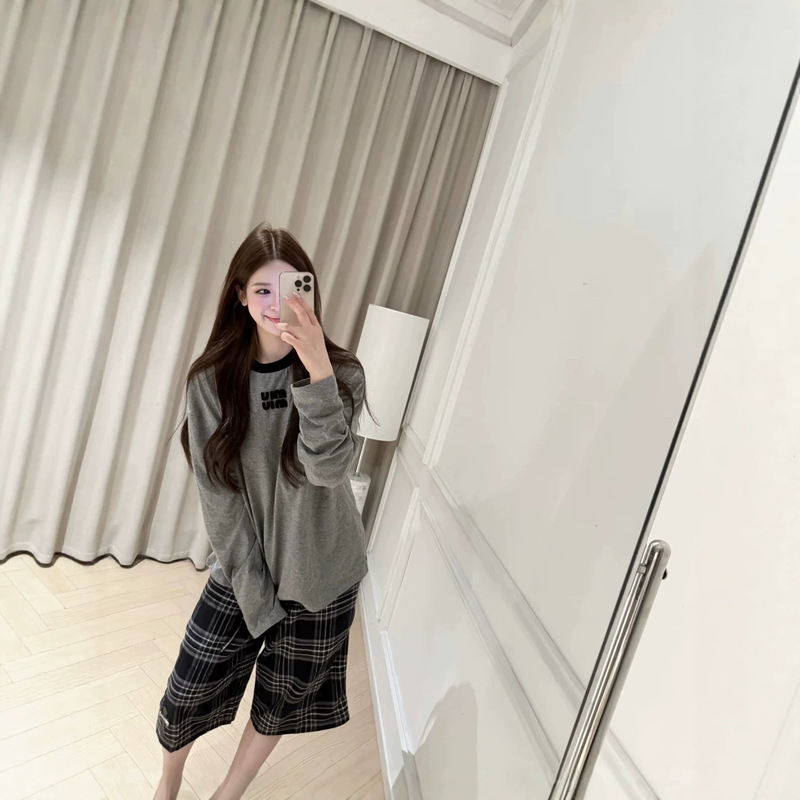 26 Early Autumn New Style Nanyou High-End Miu Simple Casual Letter Patch Color-Block Round Neck Long Sleeve T-Shirt 26 Early Autumn New Style Nanyou High-End Miu Simple Casual Letter Patch Color-Block Round Neck Long Sleeve T-Shirt