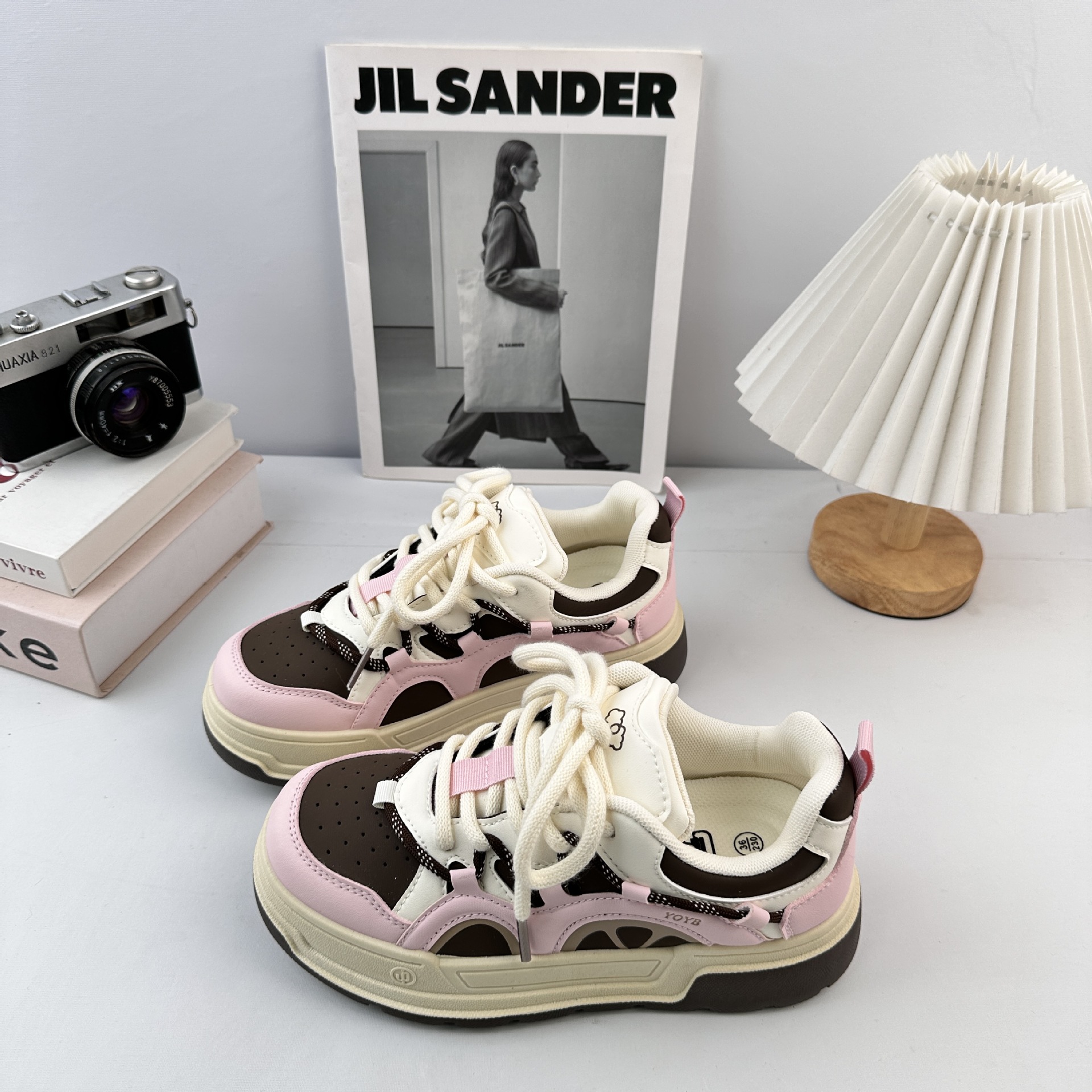 Los estudiantes de Yuanbo aman la versión coreana de las niñas zapatos de suela gruesa de dopamina con nuevos zapatos blancos transpirables.