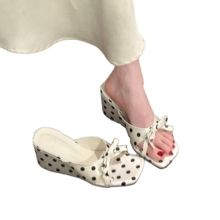 Aumentar la altura de la parte inferior gruesa de las zapatillas de talón de verano 2026 nuevas zapatillas de tacones altos con falda temperamento sandalias