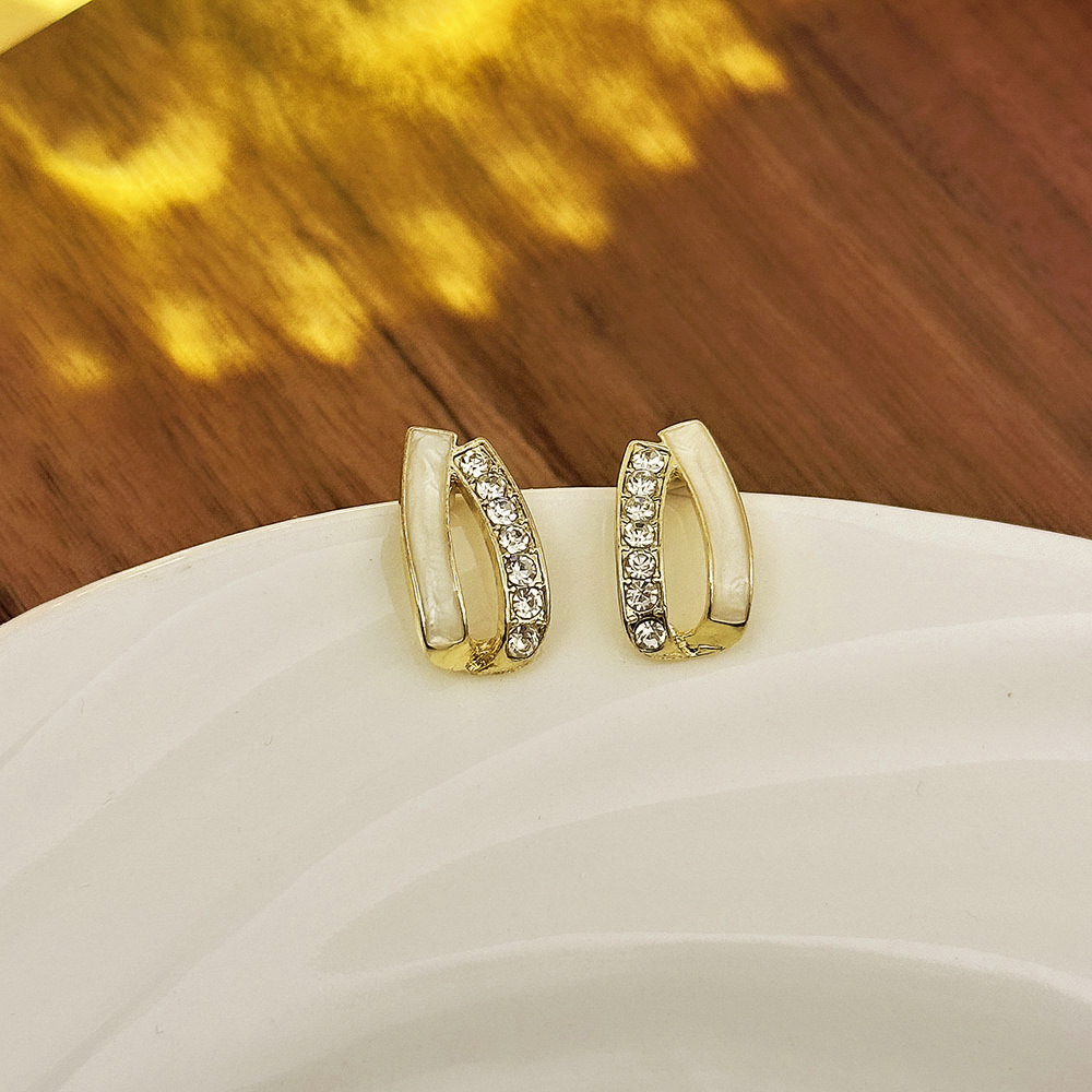 Aguja de plata de moda alta sensación de diamante de goteo de aceite pendientes nicho universal elegante pernos de orejas ligero lujoso temperamento simple orejas para mujeres