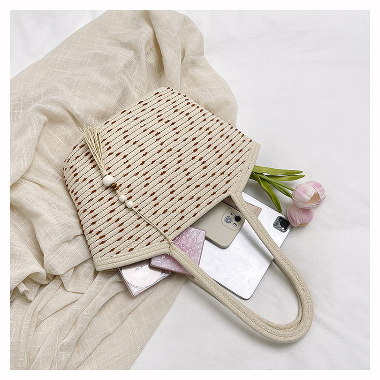 A trendy and stylish underarm bag for summer, a simple single-shoulder bag for women, and a fashionable, casual, and high-quality bag undefined
