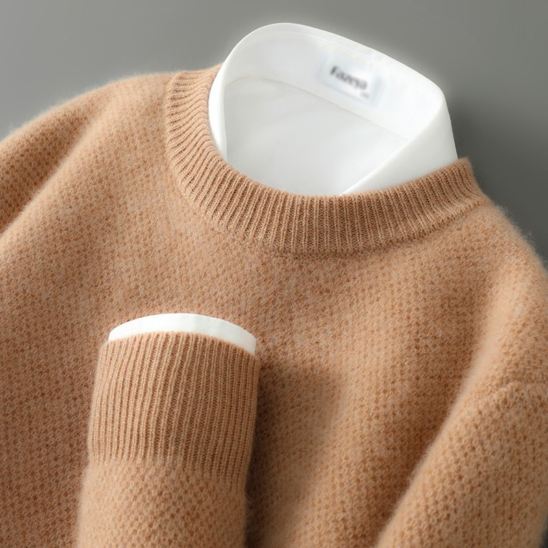 Woolen solid sweater with a round collar