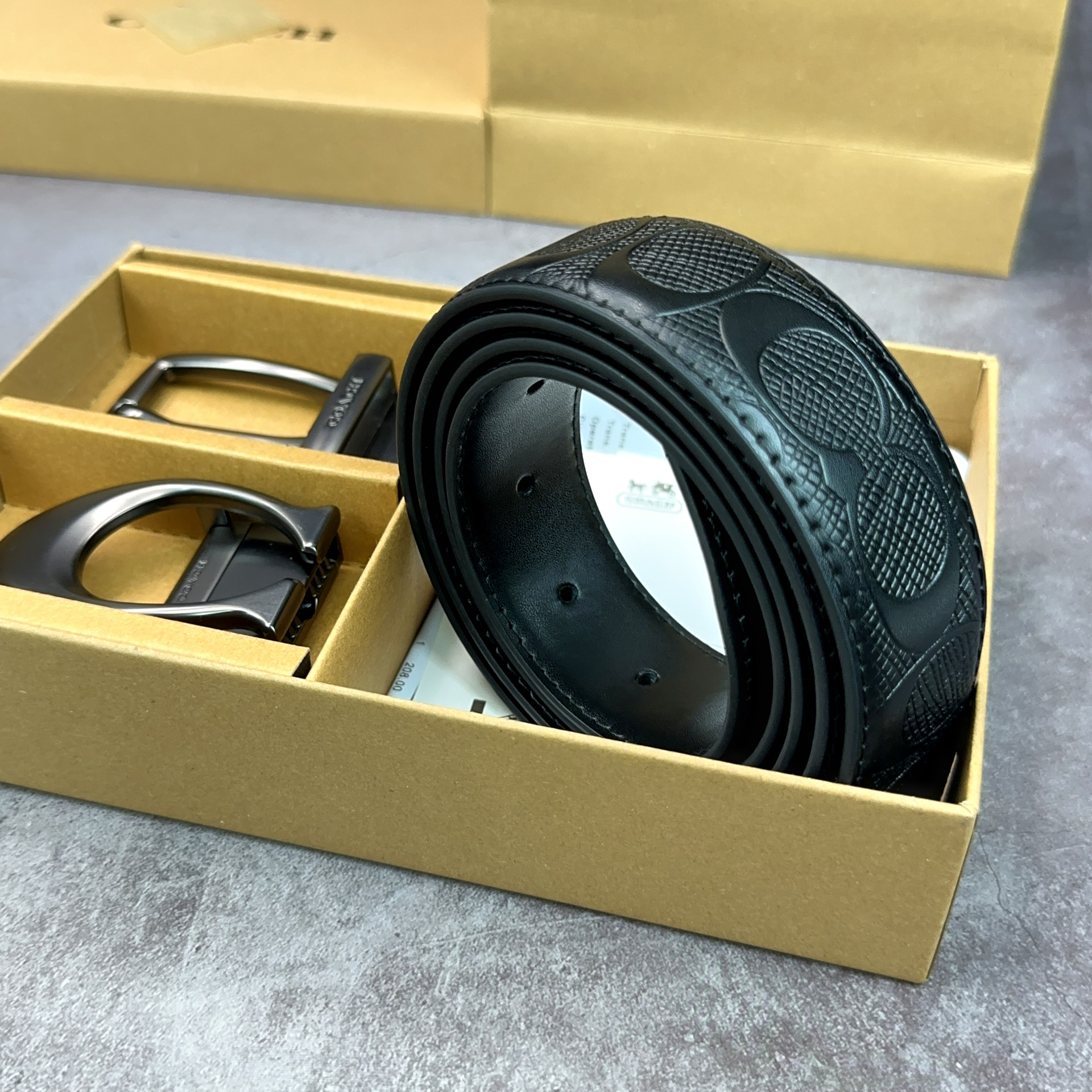 Embossed pin buckle C buckle