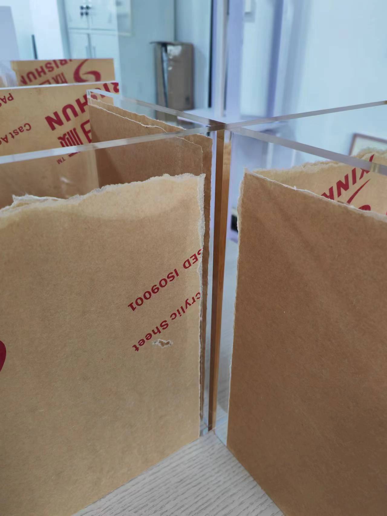 厂家直供欣日顺3*1220*2440浇注透明板雕刻裁切加工相框展示台签