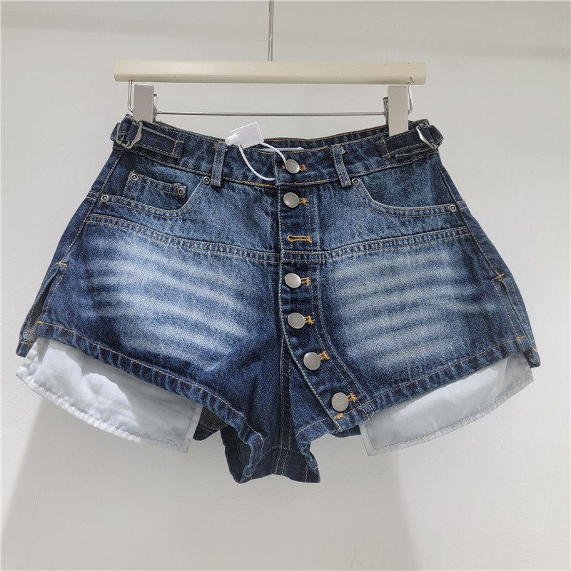 American retro gradient washed denim shorts with multiple metal buckles, faux two-piece design, lined with a slit, high-waisted hot pants for trendy girls