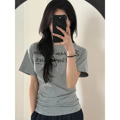 東南アジア風グレーレタープリント半袖Tシャツ、ゆったりカジュアルスタイル、ラウンドネック、ウエストシェイプ、スリムフィットトップス 62959