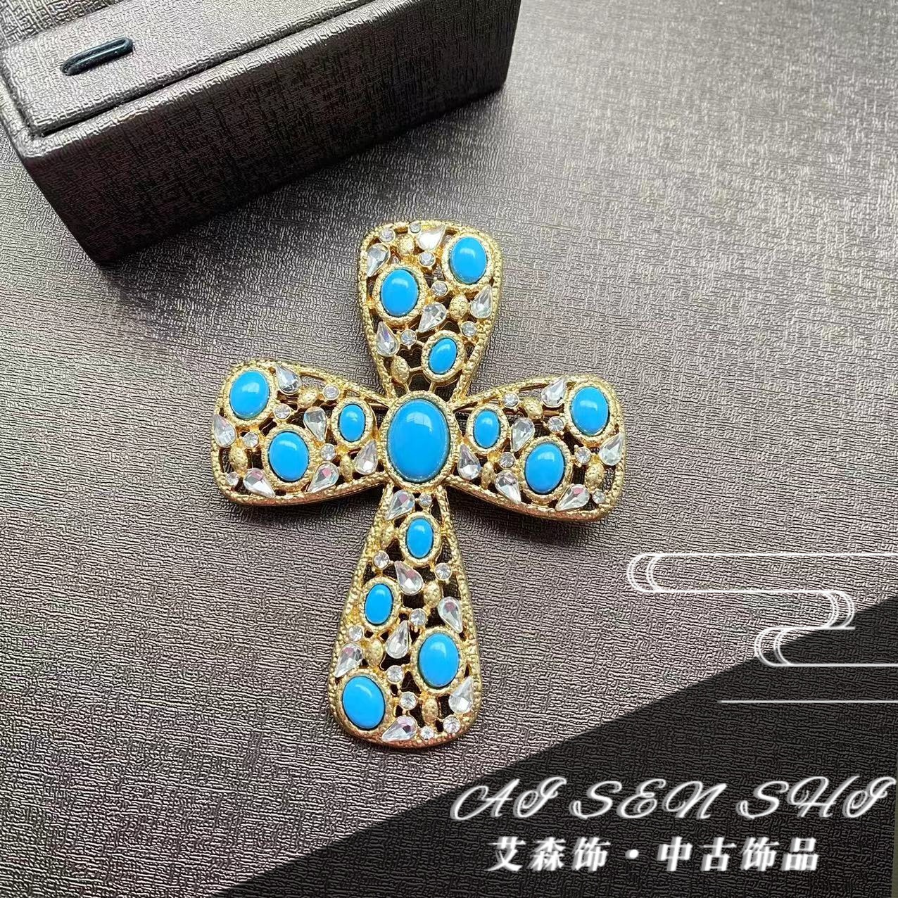 Brooch Qingdao Second-Hand Cross Cut Out Brooch Fashion Inlaid Diamond High-Grade Sapphire Suit Accessories for Women