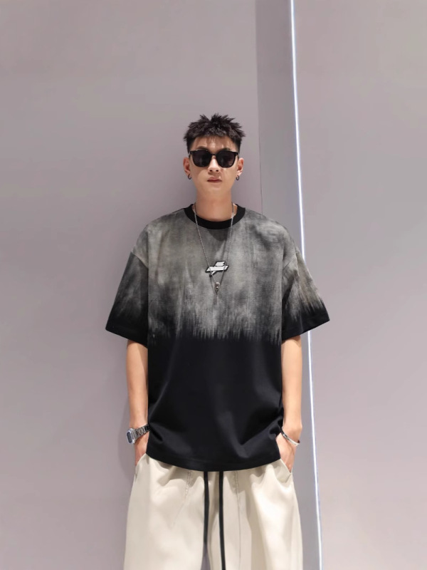 新しい日本のトレンディなブランドの男性用グラデーションカラー半袖Tシャツ、ルーズプラスサイズカジュアル半袖スプライシングコントラストカラー夏|undefined