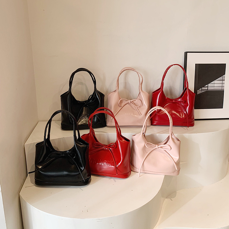 Luxury Large Capacity Red Handbag For Women 2025 New Autumn/Winter Shoulder Tote Bag Niche Designer Bridal Wedding Bag - Thumbnail 2