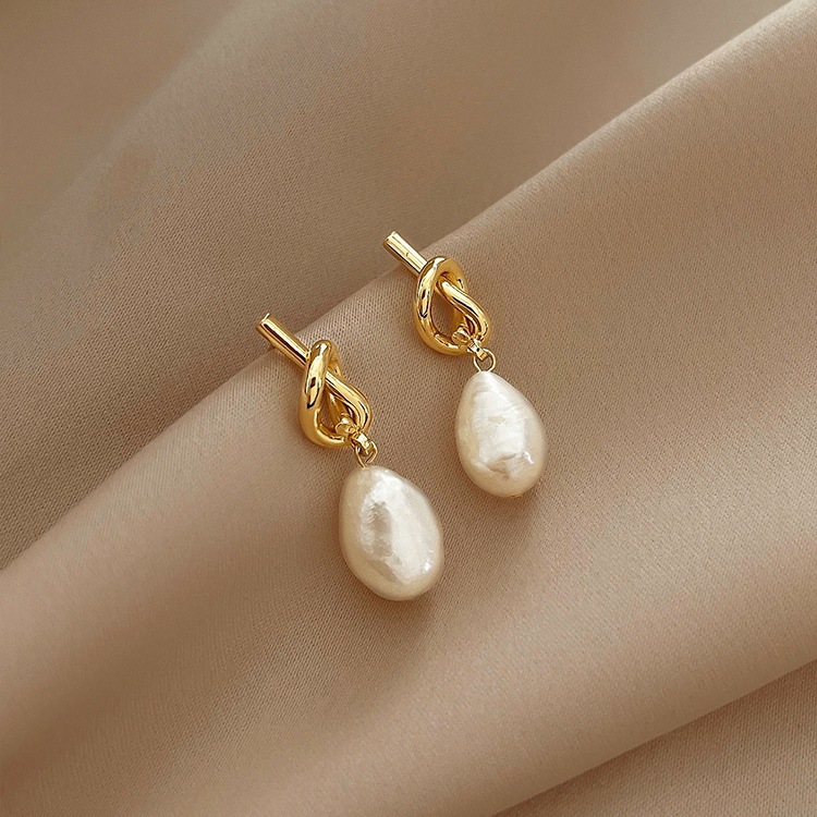 Exquisite Baroque Pearl Earrings For Women Unique Design Jewellery_voghion.com