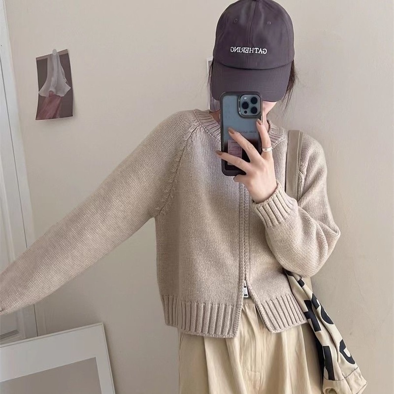 小柄な小さい丸首のファスナーのキャンディー色のニットのカーディガンの女性の秋冬の新型はやせている気質のセーターのコートを現します。|undefined