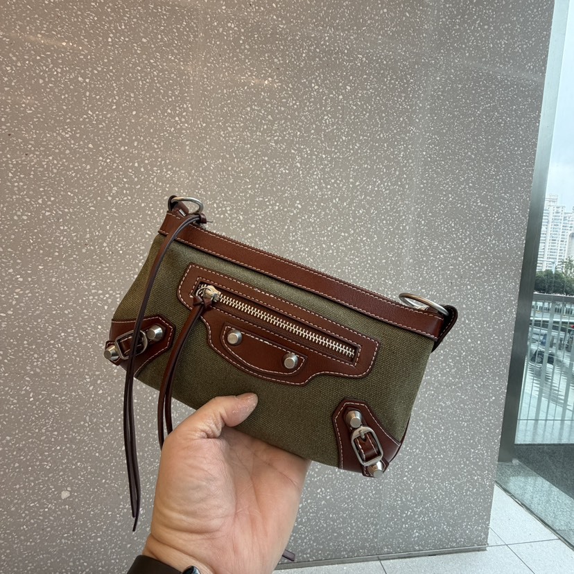 Women's 2026 New Retro Cowhide Motorcycle Bag, Niche Fashion Canvas Luxury Versatile Casual Crossbody Bag - Thumbnail 3