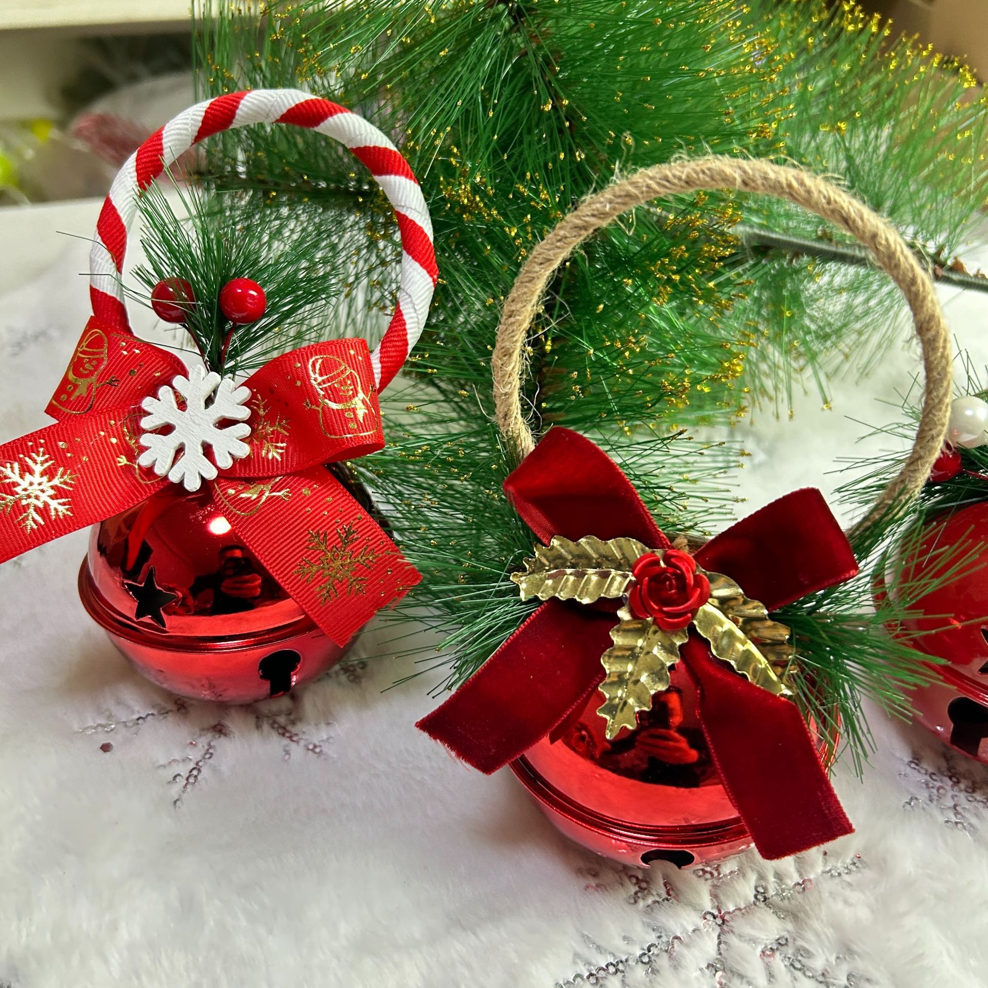 8cm cross-border Christmas tree snowflake bell ornament, Christmas red metal bell hanging decoration, holiday decoration