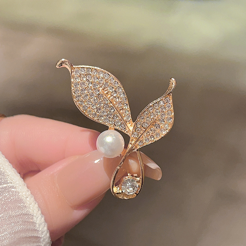 2026 New Style Chanel Brooch for Women, Pearl High-End Exquisite Brooch, Anti-Exposure Fixed Chanel-Style Pin Accessory