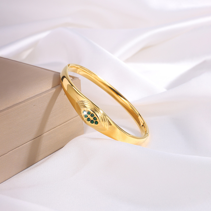 Brazalete de acero de titanio de lujo ligero brazalete de arco de diamantes de lujo de alta calidad de 18k de oro real galvanizado de moda europea y americana brazalete abierto