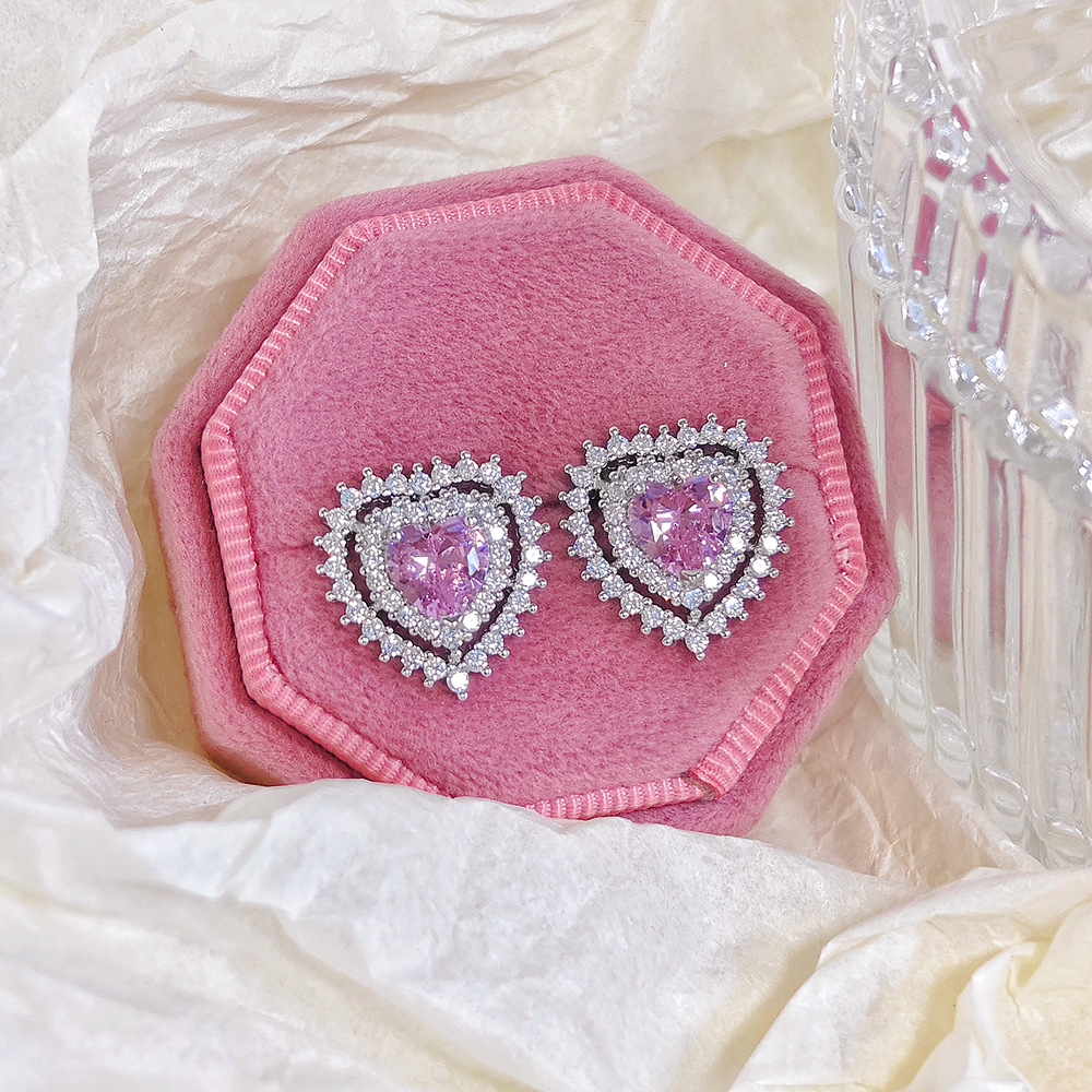 6g Weight Copper Ear Needle Material Zircon Inlay Material Ear Studs Classification 1 Pair Quantity Daily Occasion Copper Material Heart Shape Pattern Women's Gender Inlay Design Elegant, Shiny Style 1 Pair Elegant Shiny Heart Shape Inlay Copper Zircon Ear Studs 7